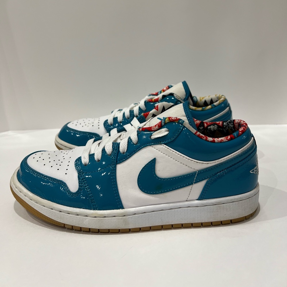 Nike Air Jordan 1 Low SE Barcelona Cyber Teal White Gum
Men's Size 9